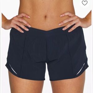 LULULEMON Hotty Hot Low Rise Shorts 4”